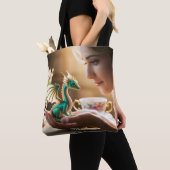 Fantasy Schattigee kleine iriserende draak Tote Bag (Dichtbij)