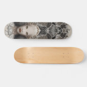 Fantasy Snow Queen op troon met uil Persoonlijk Skateboard (Horizontaal)
