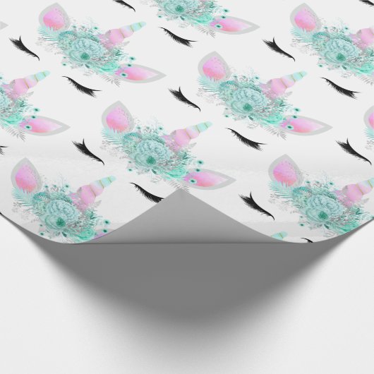 Fantasy unicorn staat voor getild partijtje cadeaupapier (Hoek)