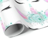 Fantasy unicorn staat voor getild partijtje cadeaupapier (Rol Hoek)