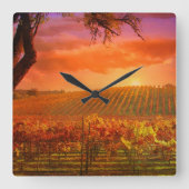 Fantasy Vineyard Clock Vierkante Klok (Voorkant)
