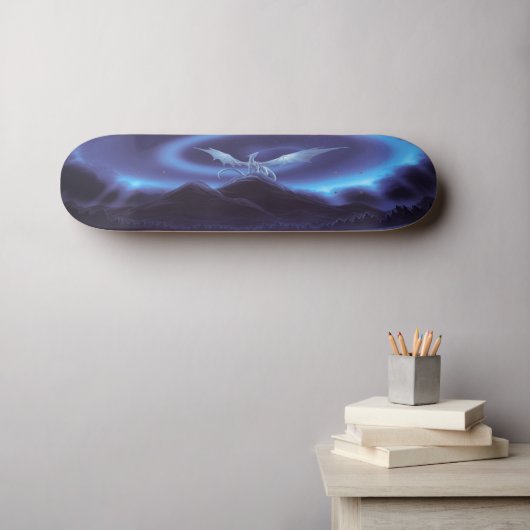 Fantasy White Dragon op Blue Mountain Skateboard (Muurkunst (Horizontaal))