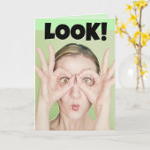 FANTAY FACE VROUW HAPPY BIRTHDAY KIJKT UIT. GREETT KAART (Gele Bloem)