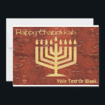Far North Chanukkah - Inner Birch Bark Feestdagenkaart<br><div class="desc">Happy Chanukkah uit het verre noorden. Een digitale recreatie van een Chanukkah-menorah die zou worden gevormd door het roodachtige buitenoppervlak zorgvuldig af te schrapen aan de achterkant van de berkenschors (Betula papyrifera) om de lichtere, gele laag onder het oppervlak te onthullen. De tekst, "Happy Chanukkah" verschijnt en u kunt uw...</div>