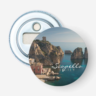 Faraglioni en Tonnara in Scopello, Sicilië Button Flesopener