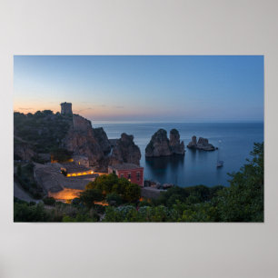 Faraglioni en Tonnara in Scopello, Sicilië Poster