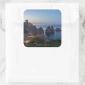 Faraglioni en Tonnara in Scopello, Sicilië Vierkante Sticker (Tas)