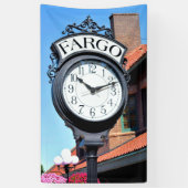 Fargo Clock Spandoek (Verticaal)