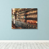 Farmacie - Zoveel bakken en flessen Canvas Afdruk (Insitu (Houten vloer))