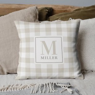 Farmhouse Beige Buffalo Plays Familienaam Monogram Kussen
