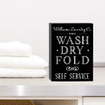 Farmhouse Chalkboard Self Serve Laundry Signature Houten Kist Print<br><div class="desc">Dit simpele houten bord van een boerderij is het perfecte accent voor uw waskamer. Pas het aan met uw gewenste naam en/of zin en maak het van u! Ook beschikbaar in wit hout in nood met zwarte tekst. Het ontwerp omvat copyrightmateriaal van Cricut.</div>