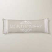 Farmhouse Classy Taupe & White Stripes Familienaam Lichaamskussen (Achterkant)