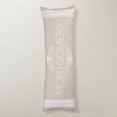 Farmhouse Classy Taupe & White Stripes Familienaam Lichaamskussen (Achterkant (Verticaal))