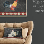 Farmhouse Coffee Kitchen Rooster Chalk Red Black Kussen<br><div class="desc">Een witte rooster met zwarte staart werd geschilderd in waterverven en gecombineerd met scriptkalligrafie,  handschrift en koffienamen in typografische ephemera op een antiek achtergrond van het krijtbord. Dit leuke en charmante kunstwerk werd geschilderd en grafisch ontworpen door een internationaal erkende kunstenaar en ontwerper,  Audrey Jeanne Roberts. Copyright.</div>