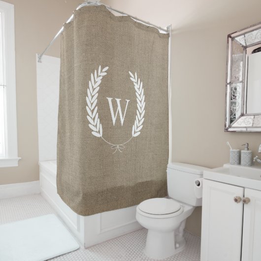 Farmhouse Rustic Faux Burlap Laurels Monogram Douchegordijn (In situ)