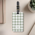 Farmhouse Sage Green Buffalo Check Monogram Bagagelabel<br><div class="desc">Aangepast ontworpen monogram bagagelabel met gepersonaliseerd monogram op boerderijstijl,  groen buffelpatroon/vlechtpatroon.</div>