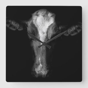 Farms   B&W Cow Head Shot Vierkante Klok