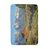 Farms Barn Shadowed by Snow Capped Mountains Badmat (Voorkant Verticaal)