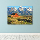 Farms Barn Shadowed by Snow Capped Mountains Canvas Afdruk (Insitu (Houten vloer))