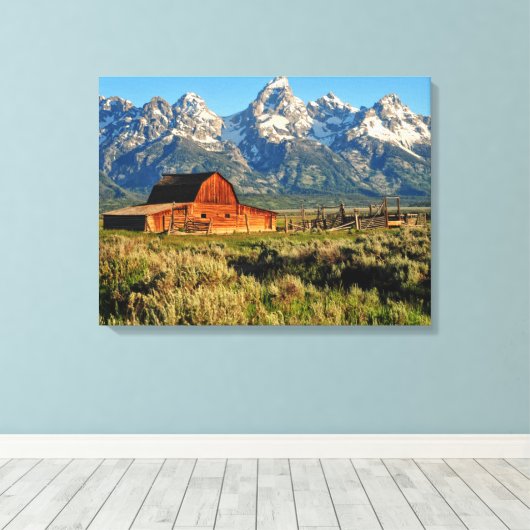 Farms Barn Shadowed by Snow Capped Mountains Canvas Afdruk (Insitu (Houten vloer))