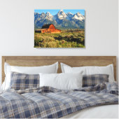 Farms Barn Shadowed by Snow Capped Mountains Canvas Afdruk (Insitu (Slaapkamer))