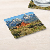 Farms Barn Shadowed by Snow Capped Mountains Kartonnen Onderzetters (Schuin)