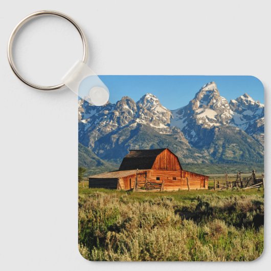 Farms Barn Shadowed by Snow Capped Mountains Sleutelhanger (Voorkant)