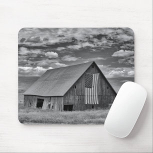 Farms BW American Flag Barn Scene Muismat