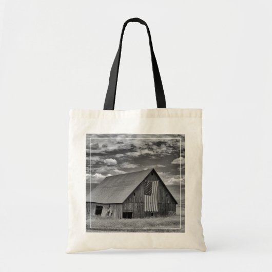 Farms | BW American Flag Barn Scene Tote Bag (Voorkant)