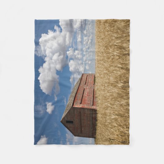 Farms | Old Red Barn in Wheat Field Fleece Deken (Voorkant)