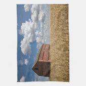 Farms | Old Red Barn in Wheat Field Theedoek (Verticaal)
