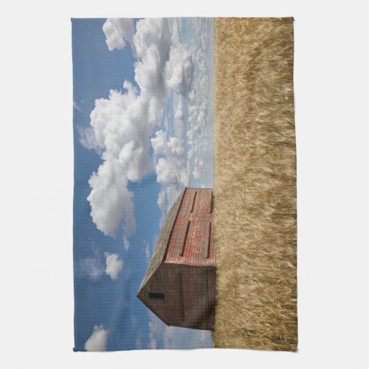 Farms | Old Red Barn in Wheat Field Theedoek (Verticaal)