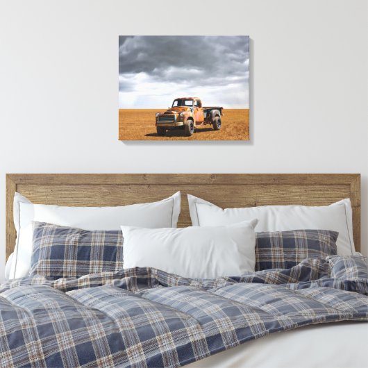 Farms Old Truck in Field Canvas Afdruk (Insitu (Slaapkamer))
