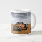 Farms | Old Truck in Field Grote Koffiekop (Voorkant rechts)