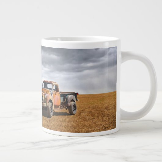 Farms | Old Truck in Field Grote Koffiekop (Rechts)