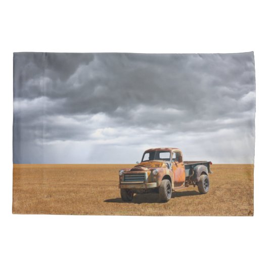 Farms Old Truck in Field Kussensloop (Achterkant)