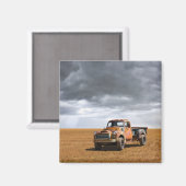 Farms Old Truck in Field Magneet (Voorkant / Achterkant)