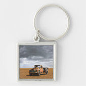 Farms Old Truck in Field Sleutelhanger (Voorkant)