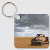 Farms Old Truck in Field Sleutelhanger (Voorkant)