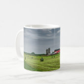 Farms Red Barn & Silo in Spring Koffiemok (Voorkant links)