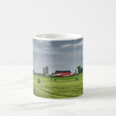 Farms Red Barn & Silo in Spring Koffiemok (Center)