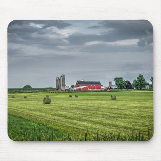 Farms Red Barn & Silo in Spring Muismat (Voorkant)
