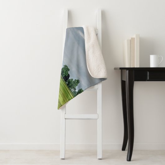 Farms Red Barn & Silo in Spring Sherpa Deken (In situ)