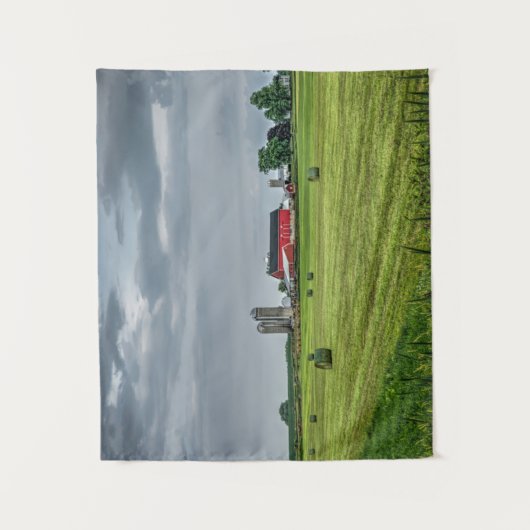 Farms Red Barn & Silo in Spring Wandkleed (Voorkant)