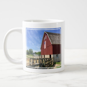 Farms Red Barn With American Flag Grote Koffiekop
