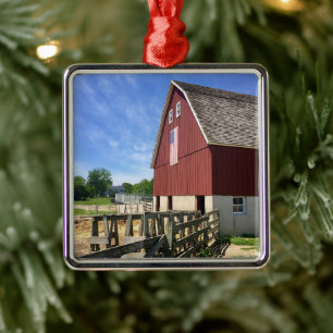 Farms Red Barn With American Flag Metalen Ornament