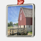 Farms Red Barn With American Flag Metalen Ornament (Links)