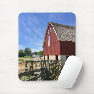 Farms Red Barn With American Flag Muismat
