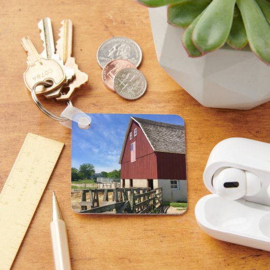 Farms Red Barn With American Flag Sleutelhanger (Bureau)