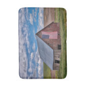 Farms Rustic Red Barn With American Flag Badmat (Voorkant Verticaal)